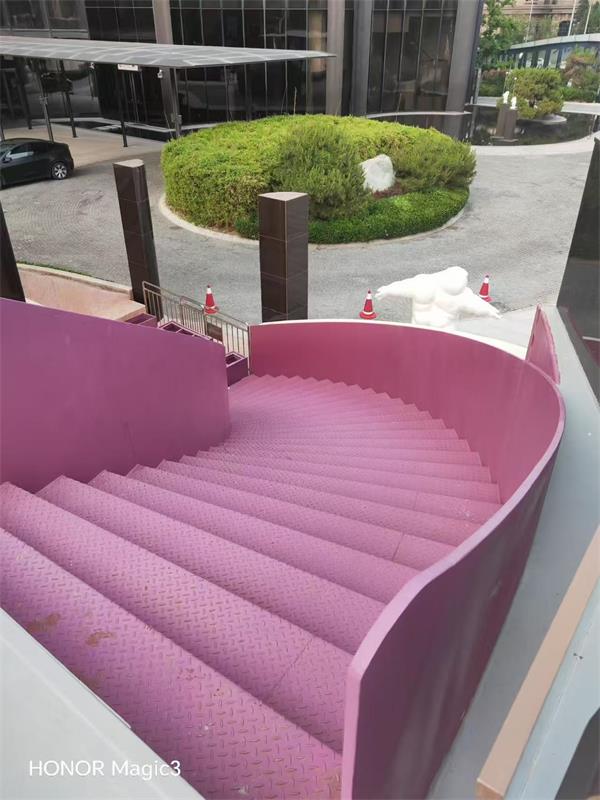 制作工艺和材质是影响北京铁艺楼梯价格主要因素